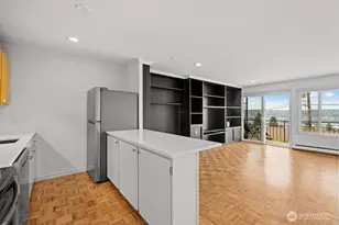 303 N 44th St, Seattle, WA 98103 - Photo 14