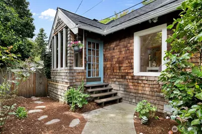 7141 47th Avenue SW, Seattle, WA 98136 - Photo 2