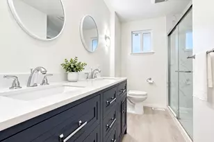851 SW 116th St, Seattle, WA 98146 - Photo 12