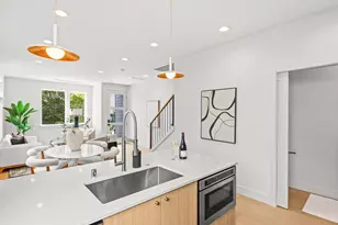 4326 Woodlawn Ave N, Seattle, WA 98103 - Photo 12