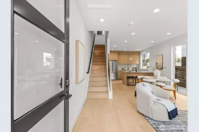 4326 Woodlawn Avenue N #A, Seattle, WA 98103 - Photo 2