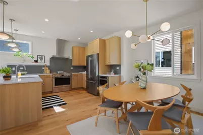 4469 Linden Avenue N, Seattle, WA 98103 - Photo 8