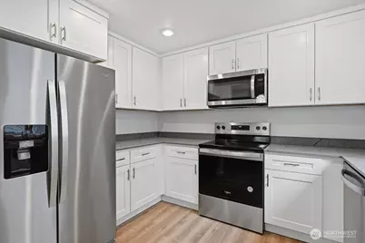 19433 28th Avenue NE #B, Lake Forest Park, WA 98155 - Photo 10