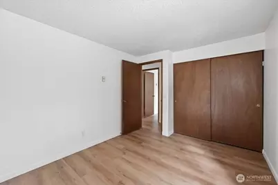 19433 28th Avenue NE #B, Lake Forest Park, WA 98155 - Photo 12