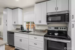 14301 1st Ave E, Tacoma, WA 98445 - Photo 10