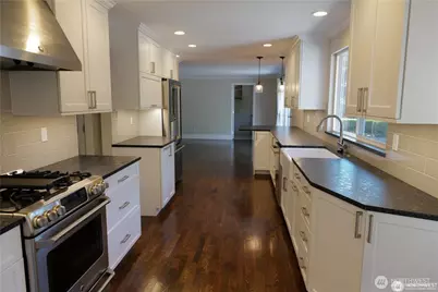 11602 SE 49th Street, Bellevue, WA 98006 - Photo 4