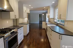 11602 SE 49th St, Bellevue, WA 98006 - Photo 4
