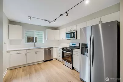 2524 Yale Avenue E #A, Seattle, WA 98102 - Photo 8