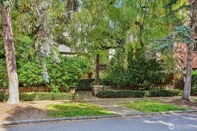 1516 E Republican Street #10, Seattle, WA 98112 - Photo 2