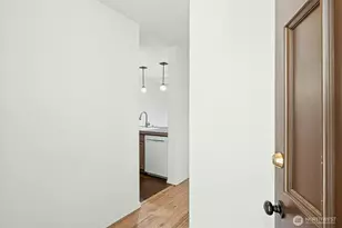 5844 NE 75th St, Seattle, WA 98115 - Photo 2