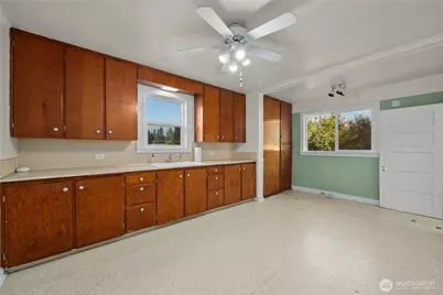 545 Eatonville Highway W, Eatonville, WA 98328 - Photo 16