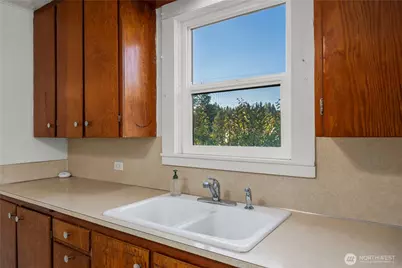 545 Eatonville Highway W, Eatonville, WA 98328 - Photo 18