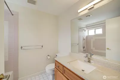 10248 NE 138th Place #B3, Kirkland, WA 98034 - Photo 16