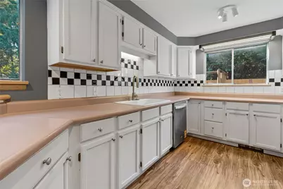 10904 Evergreen Terrace Lane SW, Lakewood, WA 98498 - Photo 8