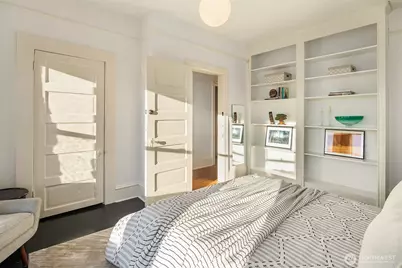 726 12th Avenue E, Seattle, WA 98102 - Photo 18