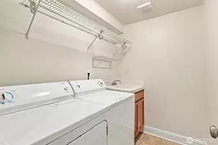 337 N 105th St, Seattle, WA 98133 - Photo 12
