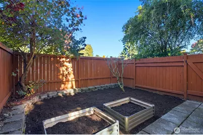 337 N 105th Street #A, Seattle, WA 98133 - Photo 10