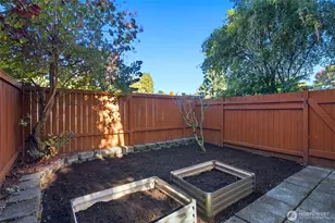 337 N 105th St, Seattle, WA 98133 - Photo 10