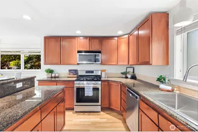 337 N 105th Street #A, Seattle, WA 98133 - Photo 4