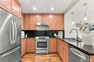 10610 NE 9th Pl, Bellevue, WA 98004 - Photo 8