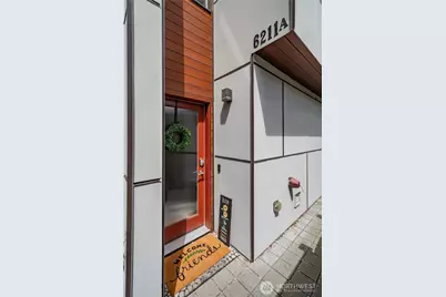 6211 A 9th Avenue NE, Seattle, WA 98115 - Photo 2