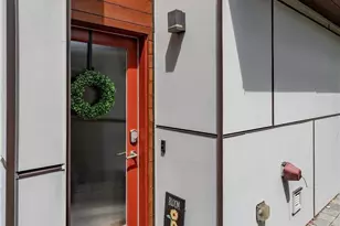 6211 A 9th Ave NE, Seattle, WA 98115 - Photo 2