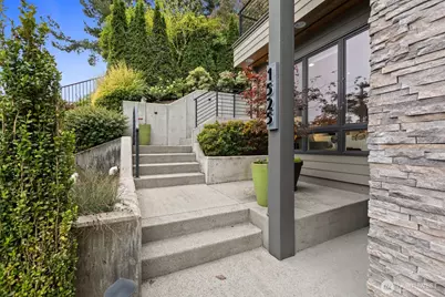 1525 36th Avenue S, Seattle, WA 98144 - Photo 2