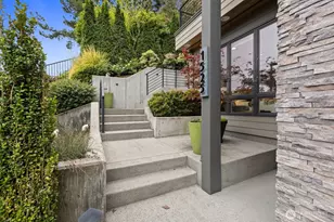 1525 36th Ave S, Seattle, WA 98144 - Photo 2
