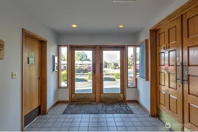 520 E Whidbey Avenue #205, Oak Harbor, WA 98277 - Photo 2
