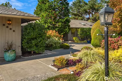 2325 88th Avenue NE, Clyde Hill, WA 98004 - Photo 6
