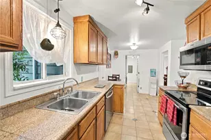 15403 Corliss Pl N, Shoreline, WA 98133 - Photo 8
