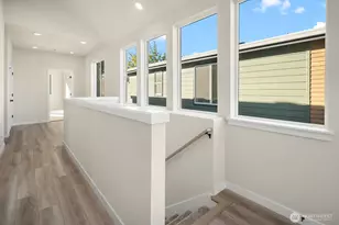 4027 Aberdeen Wy NE, Newcastle, WA 98056 - Photo 2