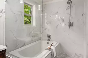 11020 SE 64th St, Bellevue, WA 98006 - Photo 18