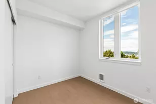 5819 Phinney Ave N, Seattle, WA 98103 - Photo 16
