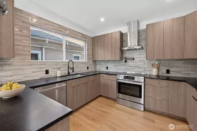 5520 Brooklyn Avenue NE, Seattle, WA 98105 - Photo 6