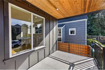 5520 Brooklyn Avenue NE, Seattle, WA 98105 - Photo 2