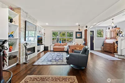 1405 N 41st Street, Seattle, WA 98103 - Photo 2