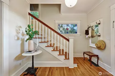 5507 12th Avenue NE, Seattle, WA 98105 - Photo 2