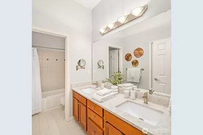 8521 Interlake Avenue N #B, Seattle, WA 98103 - Photo 16