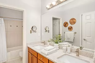 8521 Interlake Ave N, Seattle, WA 98103 - Photo 16