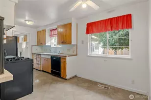 1211 N 173rd St, Shoreline, WA 98133 - Photo 6