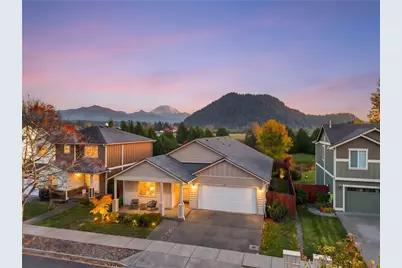 242 Riggs Drive E, Enumclaw, WA 98022 - Photo 2
