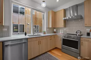 721 N 45th St, Seattle, WA 98103 - Photo 6