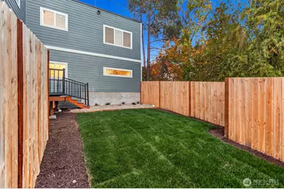 5812 57th Avenue NE, Seattle, WA 98105 - Photo 6