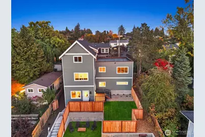 5812 57th Avenue NE, Seattle, WA 98105 - Photo 2