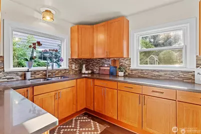 11237 84th Avenue S, Seattle, WA 98178 - Photo 8
