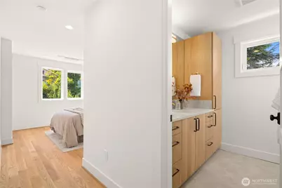270 Fulton Street, Seattle, WA 98109 - Photo 20