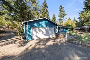 31 NE Rainbow Pl S, Belfair, WA 98528 - Photo 2