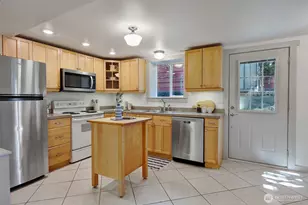 919 N 76th St, Seattle, WA 98103 - Photo 22