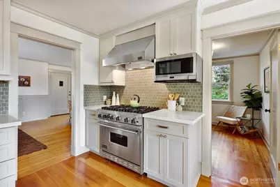 919 N 76th Street, Seattle, WA 98103 - Photo 12